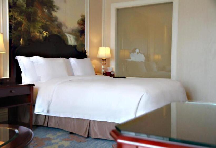 Номер Клуб Кровать Кинг, Crowne Plaza Ocean Spring Resort, An Ihg