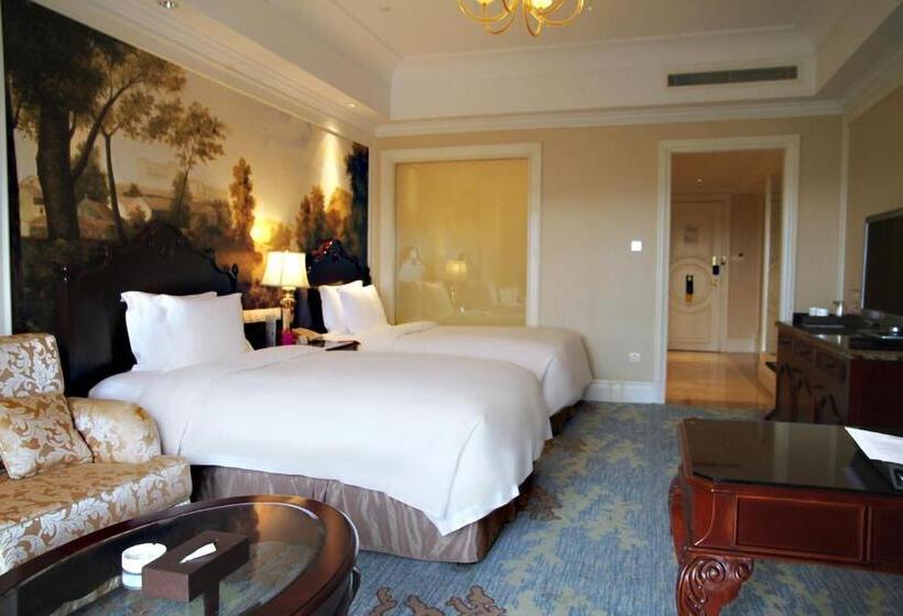 Номер Клуб, Crowne Plaza Ocean Spring Resort, An Ihg