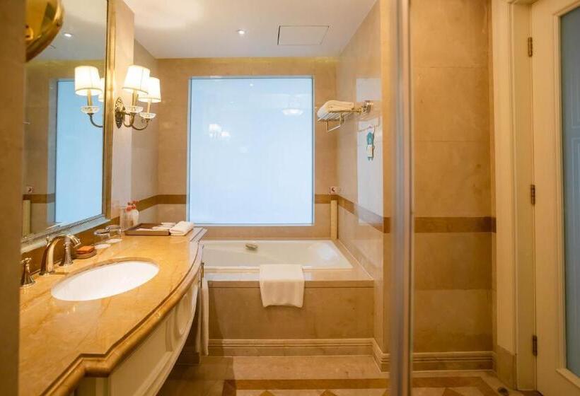Номер Superior Кровать Кинг, Crowne Plaza Ocean Spring Resort, An Ihg