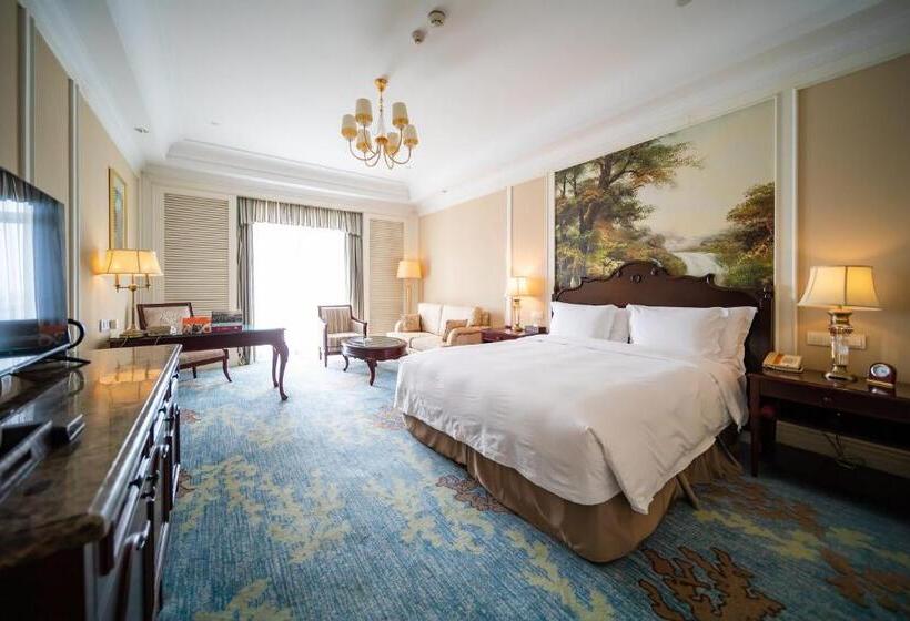Номер Клуб Вид на Море, Crowne Plaza Ocean Spring Resort, An Ihg