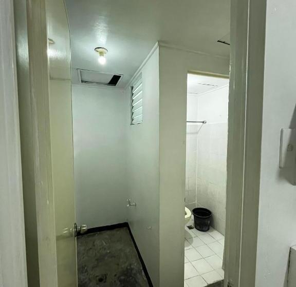 침실 3개 아파트, Flora S Place In Winland Towers Condominium