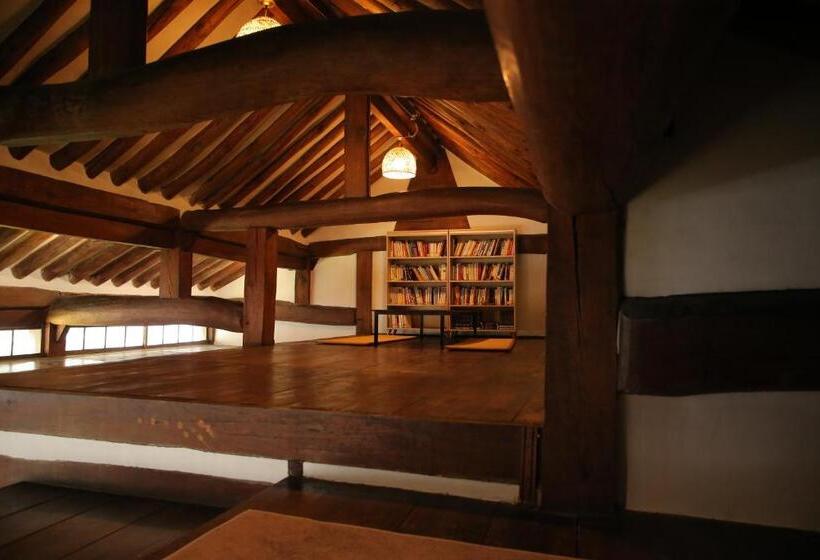 סוויטה, Pungryuheon Hanok Stay