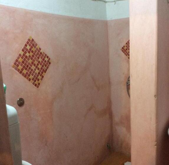 اتاق استاندارد سه نفره, Kiponda B&b
