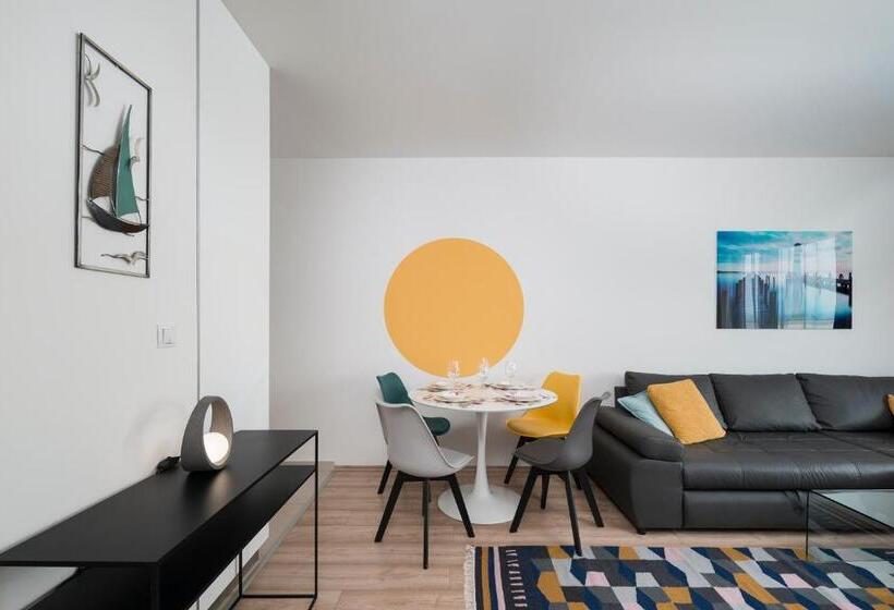 Апартаменты 1 Спальня Вид на Бассейн, Sunset Resort   Lakeside Apartment
