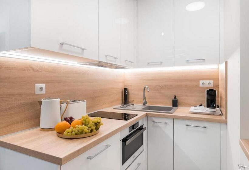 Апартаменты 1 Спальня Вид на Бассейн, Sunset Resort   Lakeside Apartment