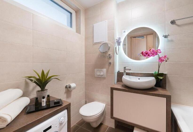 Апартаменты 1 Спальня Нижний Этаж, Sunset Resort   Lakeside Apartment