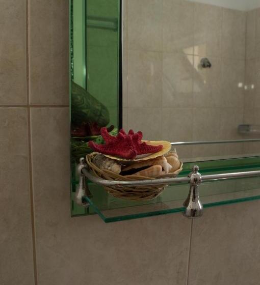 اتاق سه نفره دلوکس با چشمانداز دریا, Sunshine Guesthouse Dhermi