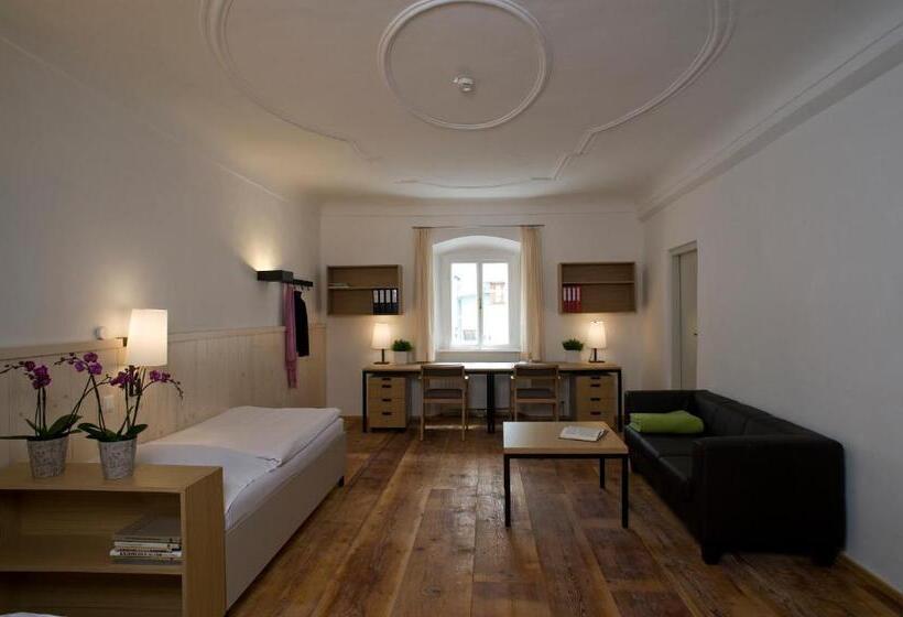 Семейный Номер, Kolping Hallein