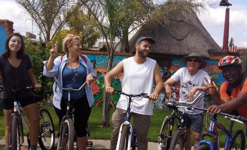 Номер Deluxe, Authentic Bicycle Tours And Backpackers