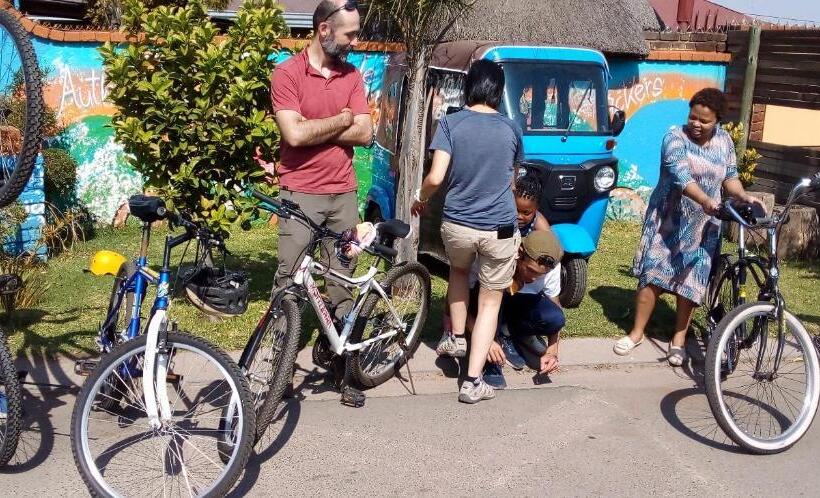 Номер Deluxe, Authentic Bicycle Tours And Backpackers