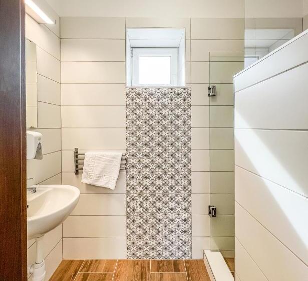 اتاق استاندارد سه نفره, Autohof 171 Hotel Hegyeshalom