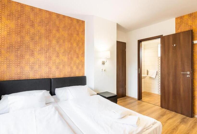 اتاق استاندارد سه نفره, Autohof 171 Hotel Hegyeshalom