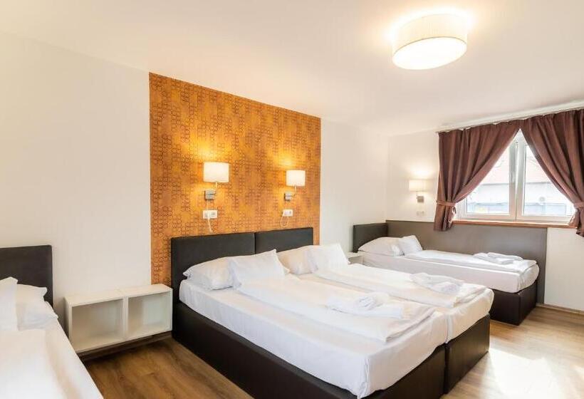 اتاق استاندارد چهار تخته, Autohof 171 Hotel Hegyeshalom