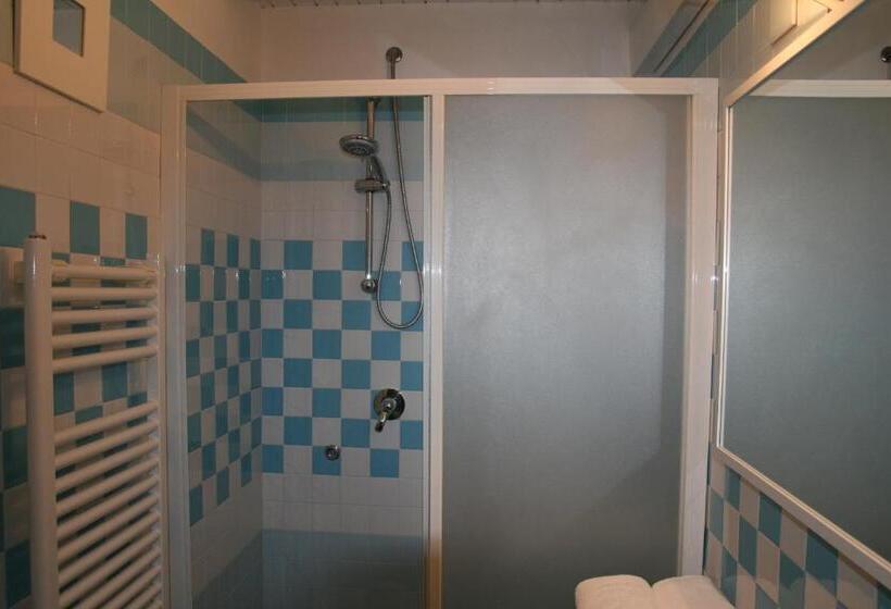 آپارتمان 1 خوابه, B&b Mini Hotel Incity Close Train Station And Port