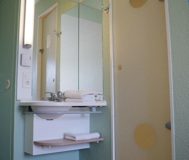 3-Bett-Standardzimmer, Ibis Budget Narbonne Est