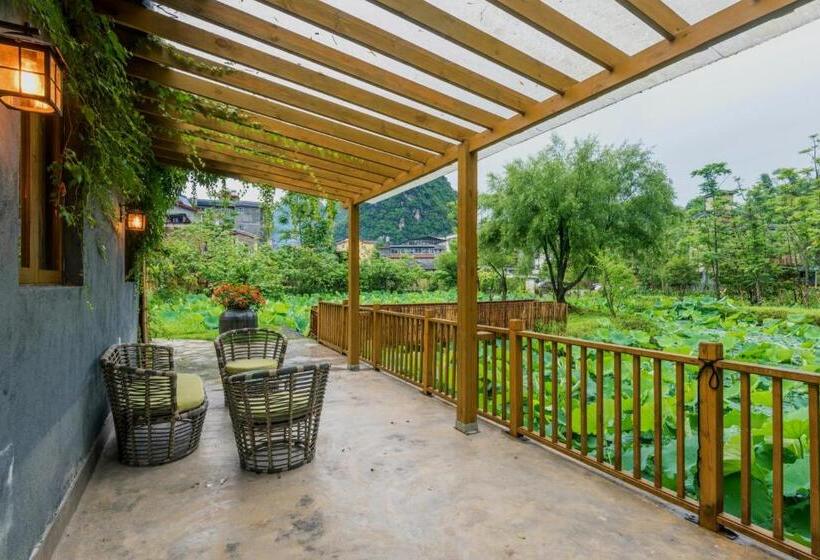 سوییت جونیور, The Apsara Lodge