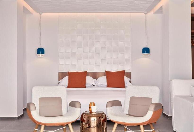 Полулюкс Одноместный с Террасой, Myconian Korali Relais & Chateaux