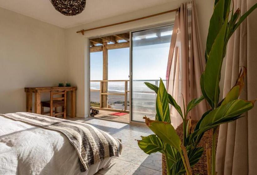 اتاق لوکس با بالکن و چشم‌انداز دریا, Sudeste Hostel