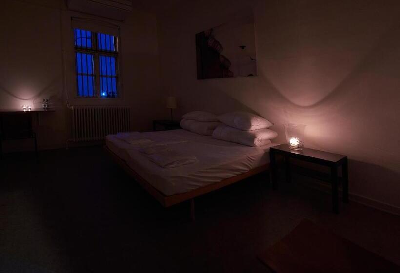 Номер Стандарт, Sleepin Fængslet