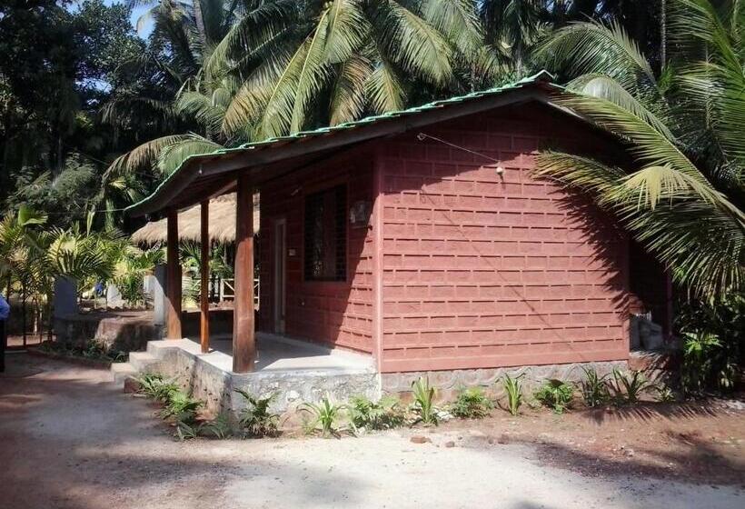 家庭间, Tendulkar Beach Resort