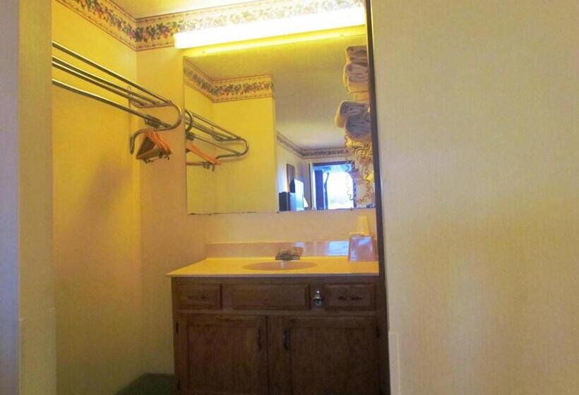 Suite Pat King, Travel Inn & Suites