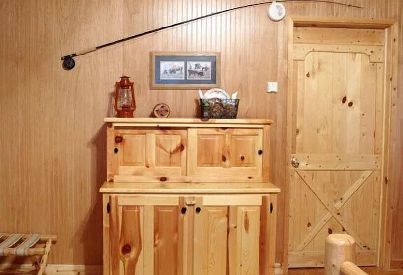 Хижина, Silverwolf Log Chalet Resort