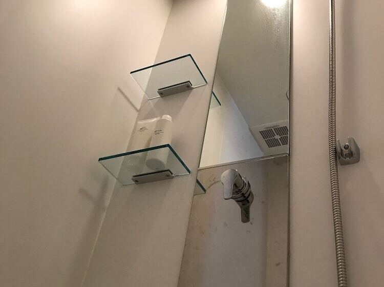 اتاق استاندارد سه نفره, Guest House Golden Mile Hostel