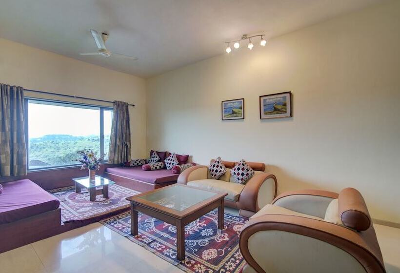 高级套房, Camel Valley Resort, Igatpuri
