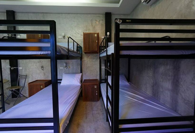 سرير فى غرفة مشتركه, Pk Hostel