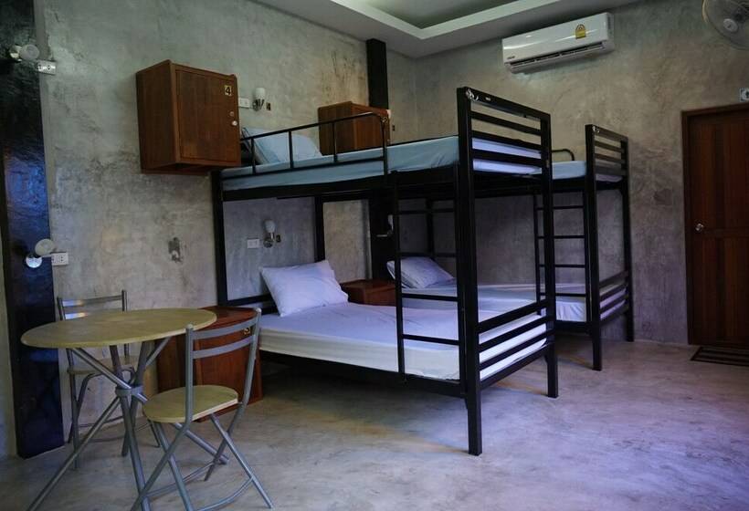 سرير فى غرفة مشتركه, Pk Hostel