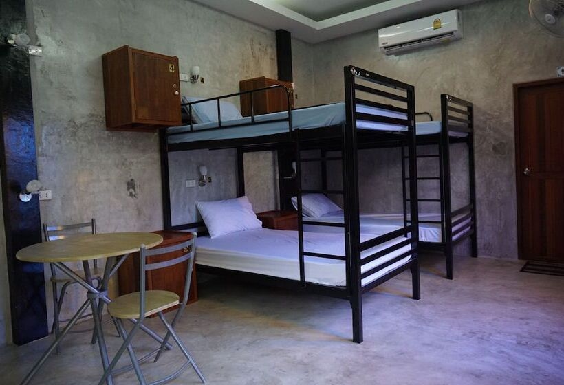 سرير فى غرفة مشتركه, Pk Hostel