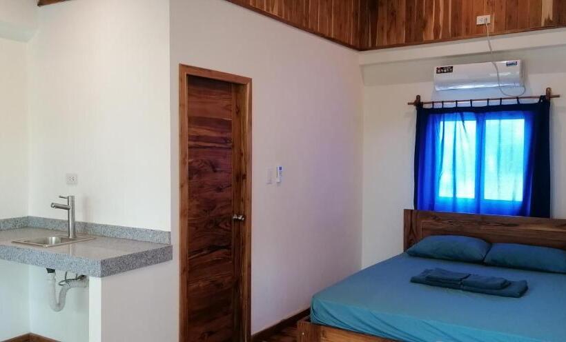 Трехместный Номер Стандарт с Балконом, Tagualodge Hostel Manglaralto