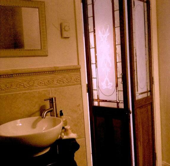 带大床的标准间, A Cayuga Lakefront Inn   Hotel Alt, Ithaca New York