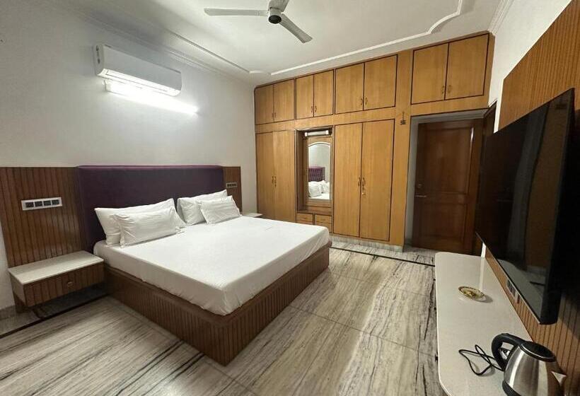 Номер Deluxe, Bhagya Homestay Luxury Room  Mohali S Best