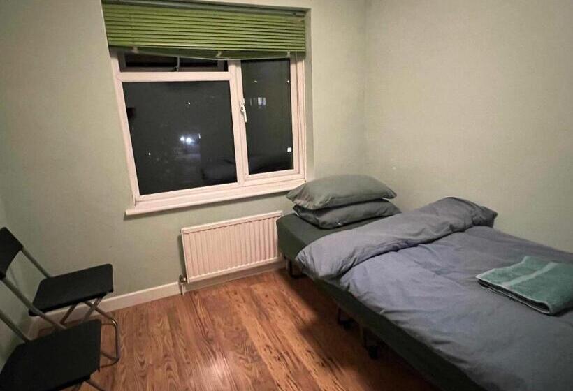 标准单人间, Room In Dartford