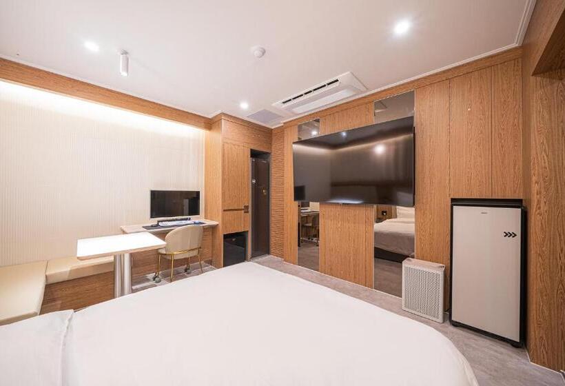 Номер Deluxe Кровать Кинг, Sangju Brown Dot Hotel Sangju Branch