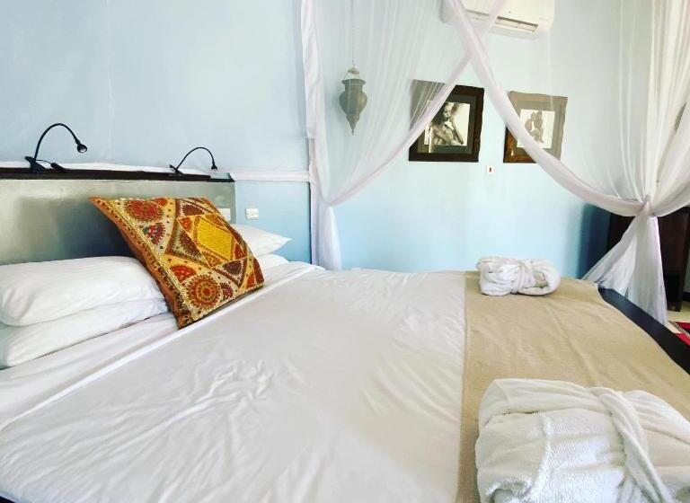 Номер Стандарт, Jafferji Beach Retreat