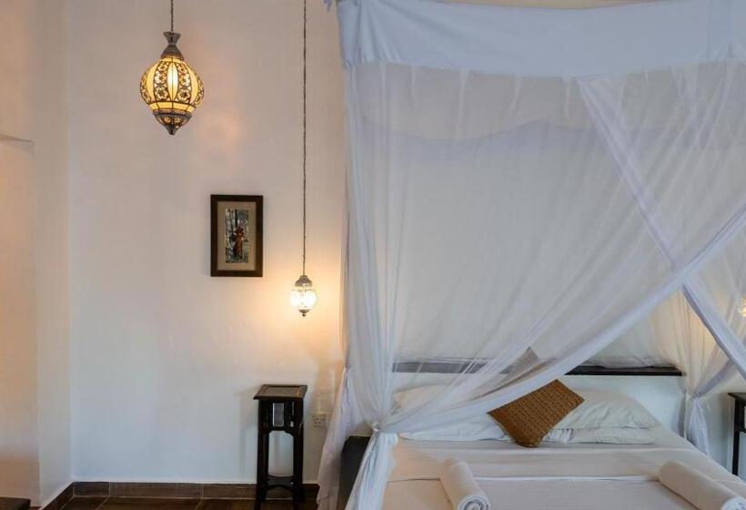 Номер Стандарт, Jafferji Beach Retreat