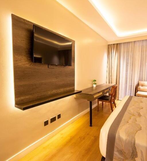 استودیوی استاندارد, Lion Villas
