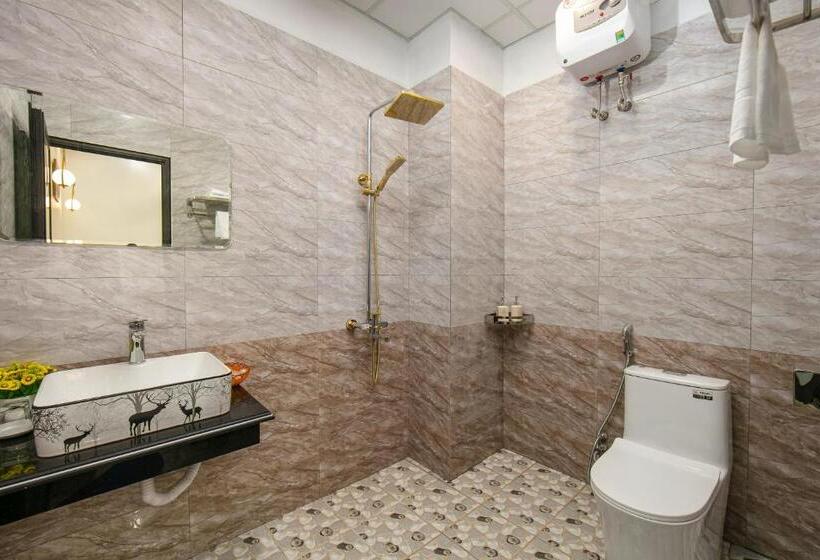 اتاق لوکس با بالکن, Hanoi Airport Inn & Suites