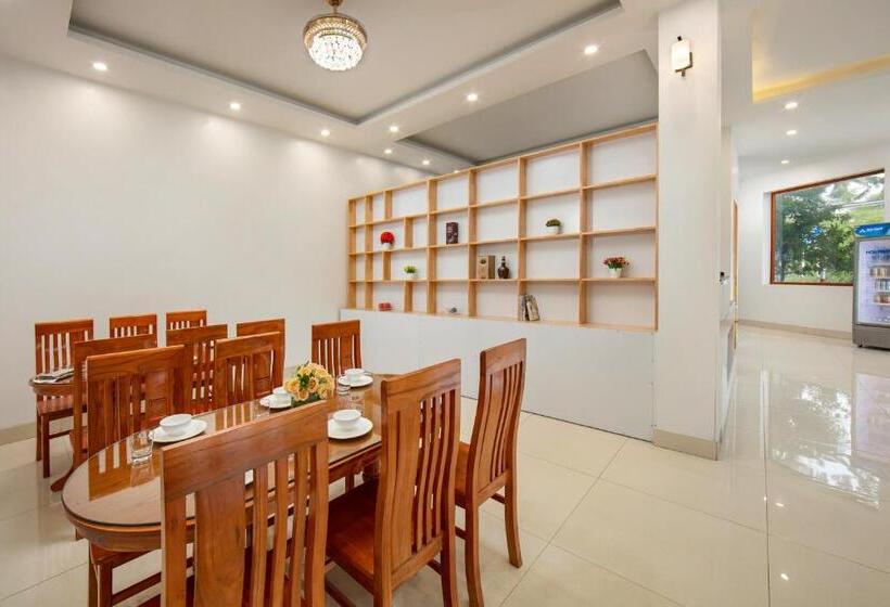 اتاق لوکس با بالکن, Hanoi Airport Inn & Suites