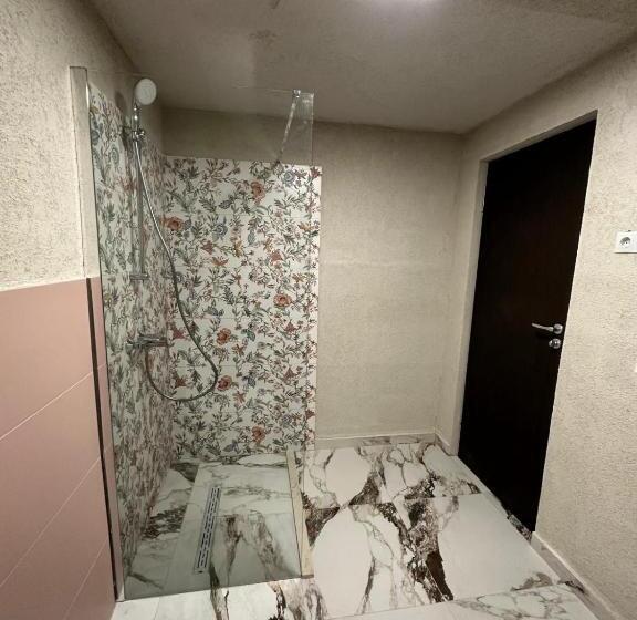 스탠다드 트리플 룸, Pensiunea Casa Viselor