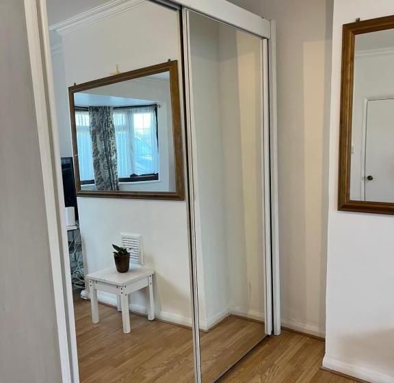 Стандартный Номер Кровать Кинг, Superb Guest House Close To London 02