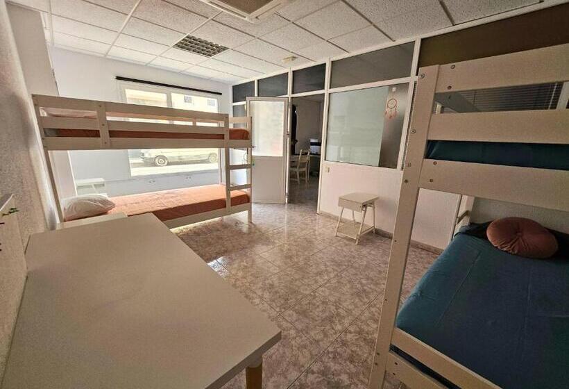 ルームシェアのワンベッド, Corralejo Coliving By Amazzzing Travel