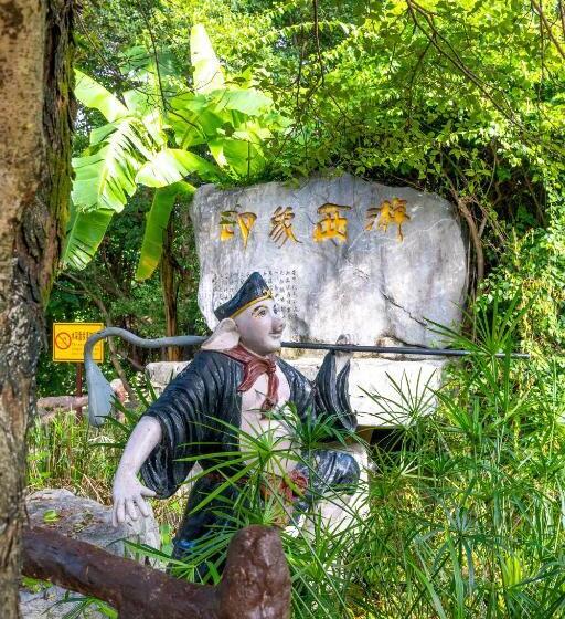 Трехместный Номер Стандарт с Балконом, Guilin Peach Blossom Bay