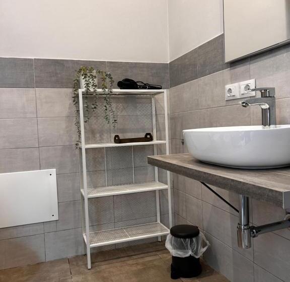 استودیوی لوکس, Townhouse Piraino