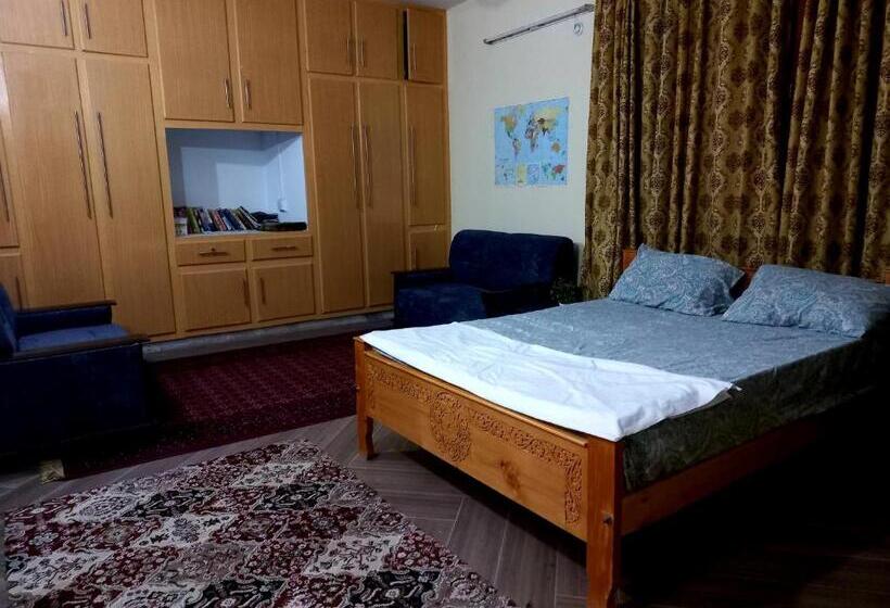 اتاق لوکس, Home Away From Home