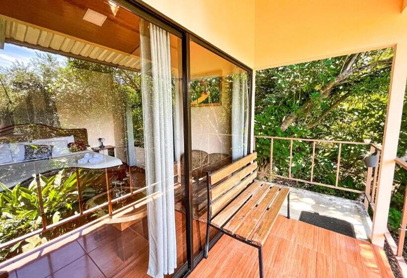 سوئیت با بالکن, La Casa De La Montaña