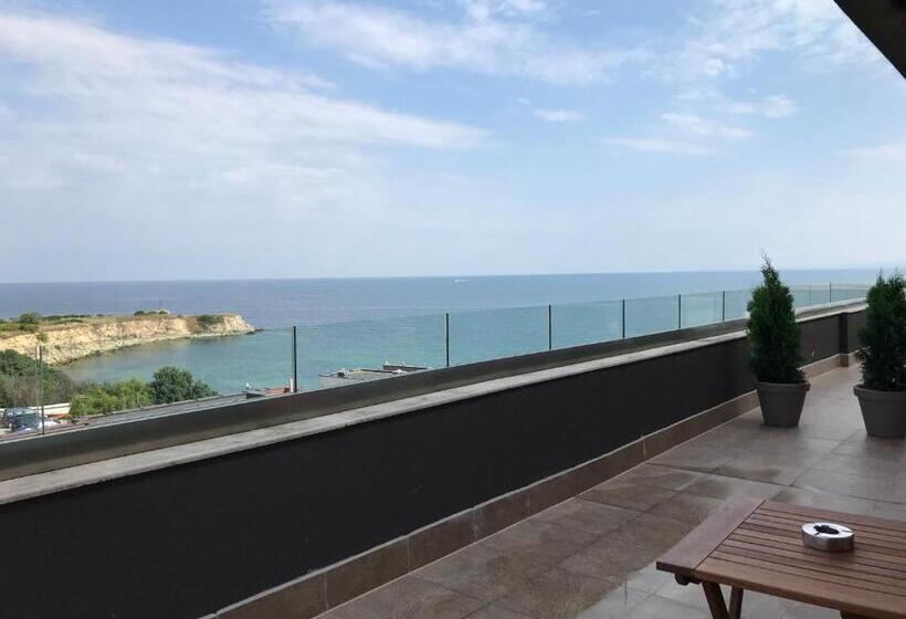 غرفة ديلوكس مطلّة علي البحر, St. Panteleimon Beach