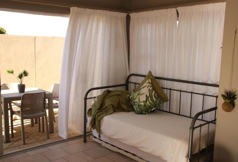 Семейный Номер, Nine On Uys Street B & B